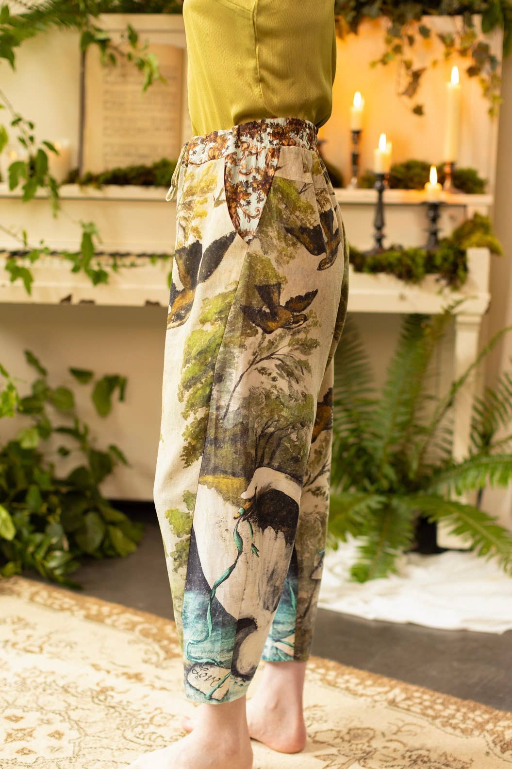 Theatre of Dreams Linen Cropped Artist Pant | Market of Stars