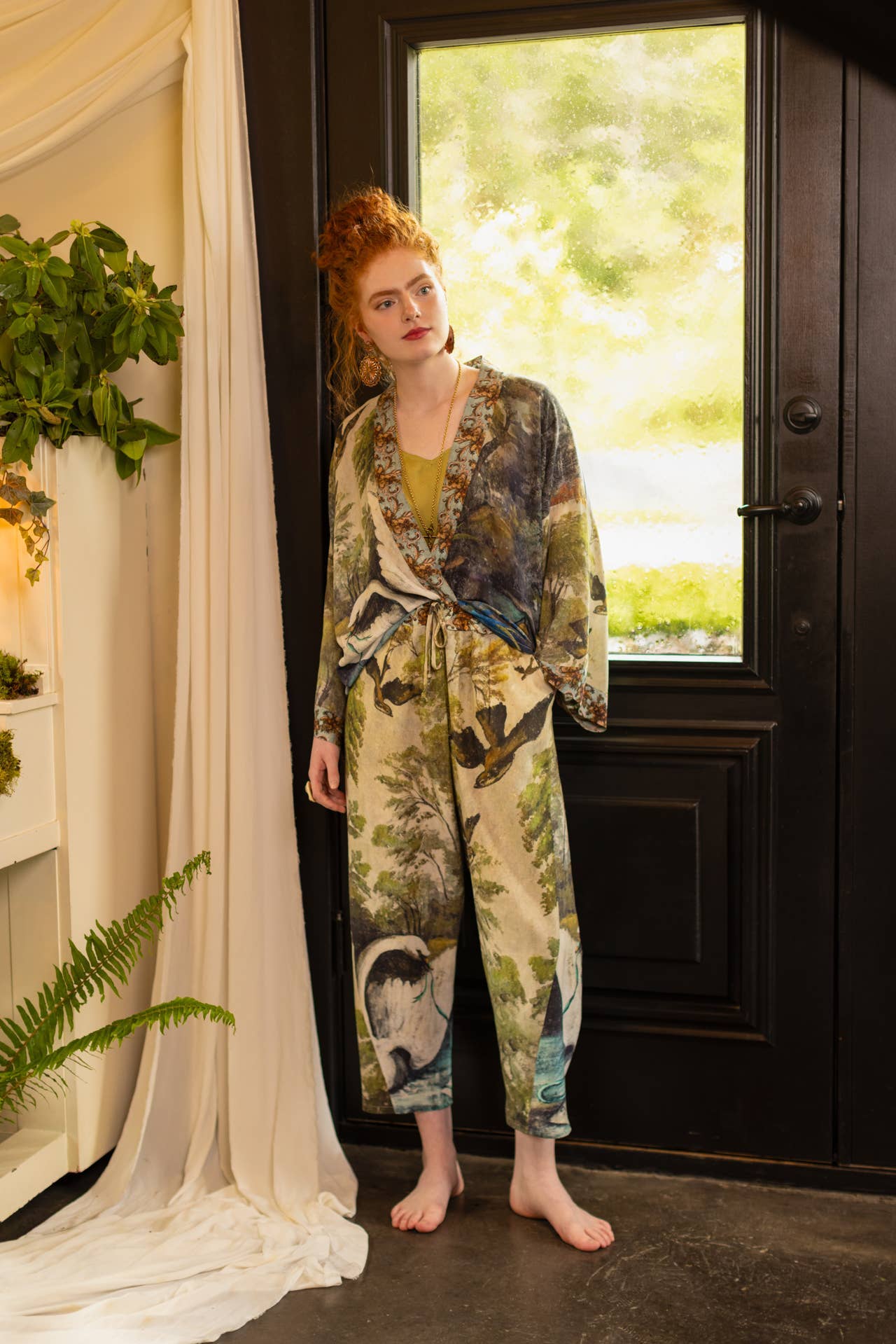 Theatre of Dreams Linen Cropped Artist Pant | Market of Stars