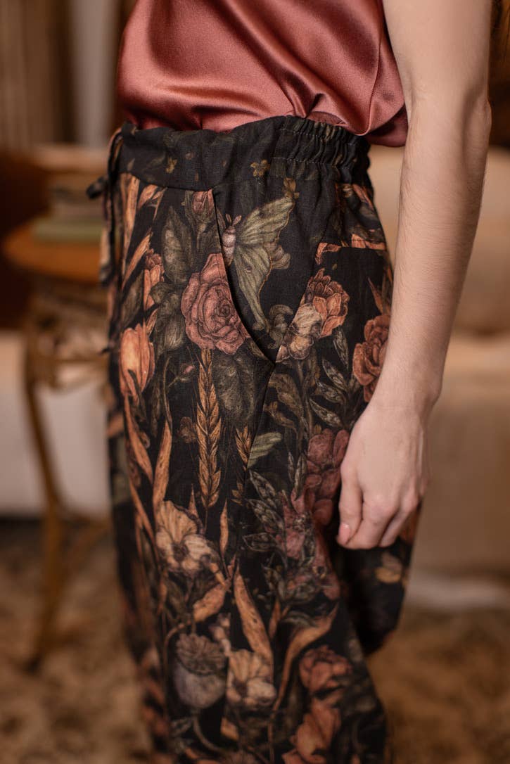 Momento Linen Cropped Artist Pant w/ Floral Print & Skull