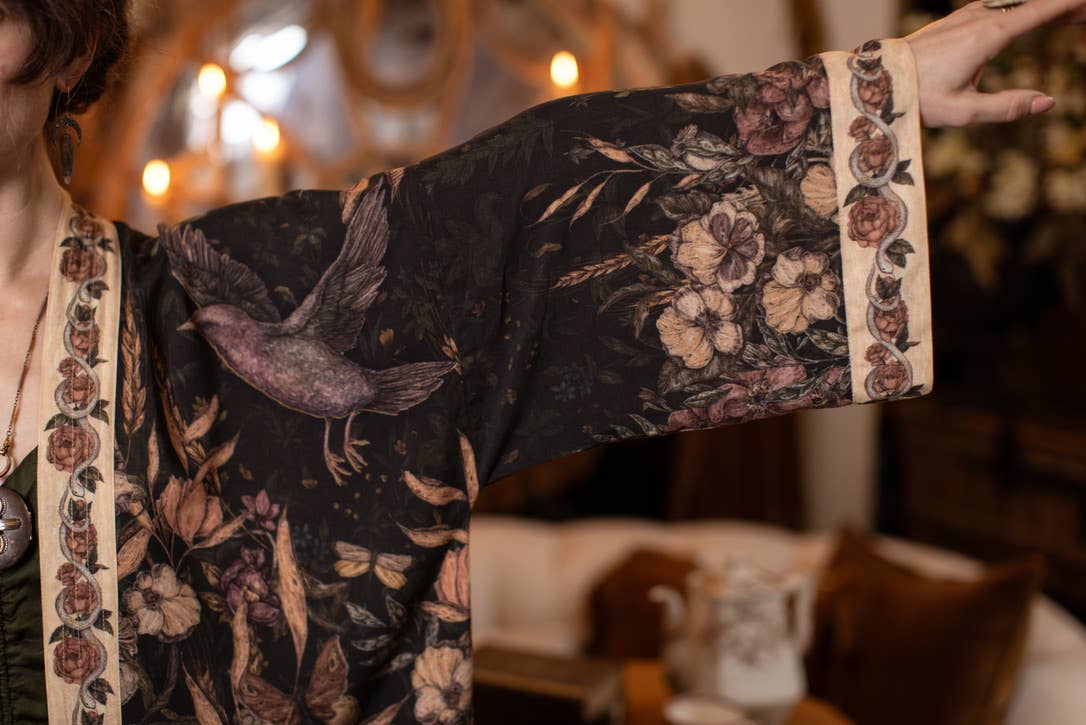 Momento Pixie Duster Crop Kimono w/ Starling & Skull