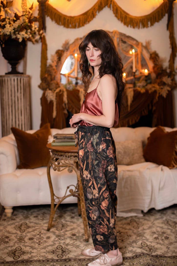 Momento Linen Cropped Artist Pant w/ Floral Print & Skull