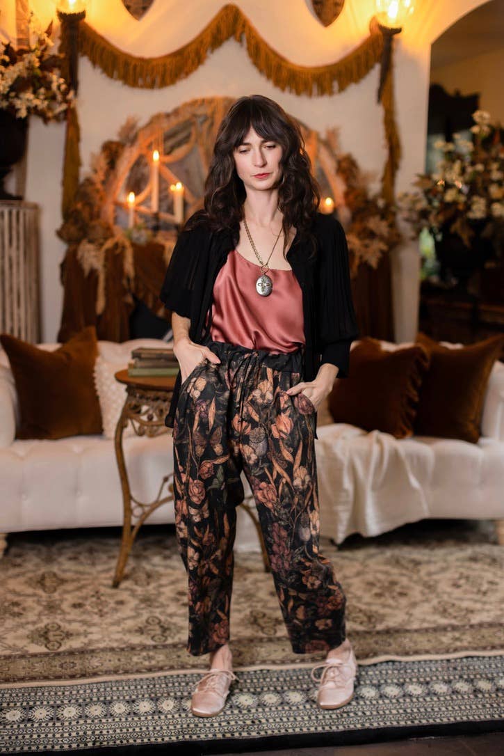 Momento Linen Cropped Artist Pant w/ Floral Print & Skull