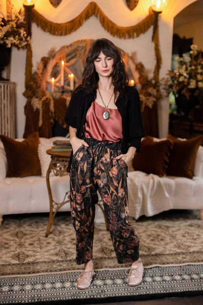 Momento Linen Cropped Artist Pant w/ Floral Print & Skull