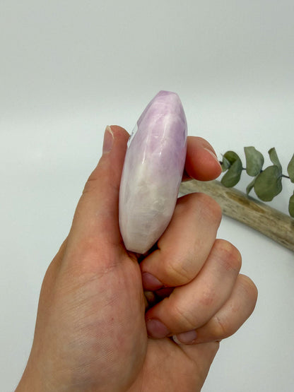 Cats Eye Kunzite Palm