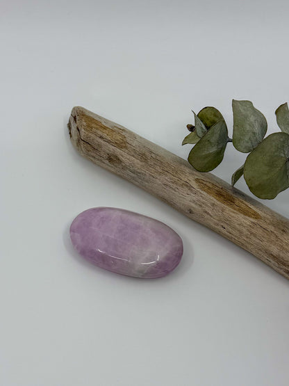 Cats Eye Kunzite Palm