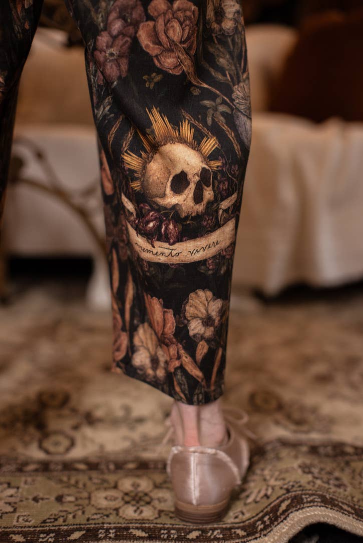 Momento Linen Cropped Artist Pant w/ Floral Print & Skull