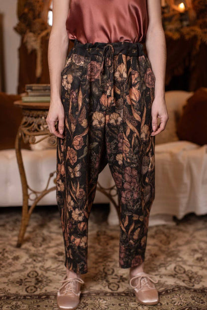 Momento Linen Cropped Artist Pant w/ Floral Print & Skull
